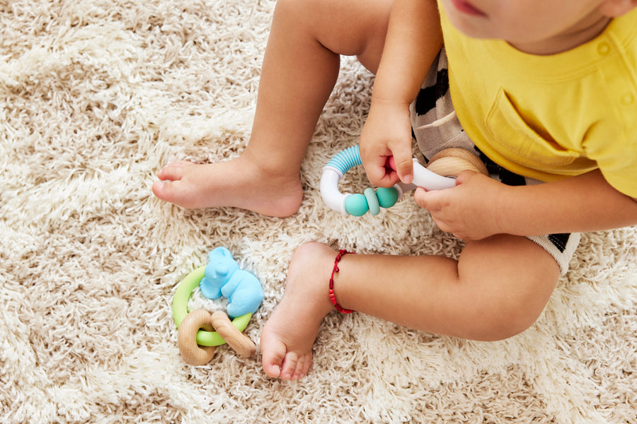 Munchkin - Sili Twisty™. Bendable Multi-Texture Teether